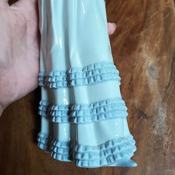 Lladro 1970 13" Lady with Parasol Retired - Picture 7 of 8